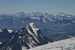 Les Grandes Jorasses, et, au loin, les sommets suisses