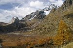 Lac du Combal au pied de l'Aiguille des Glaciers, Val Vny