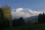 Massif du Mont-Blanc flottant au dessus des nuages