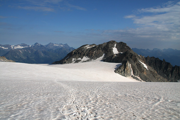 Le refuge du Trient sous la pointe d'Orny