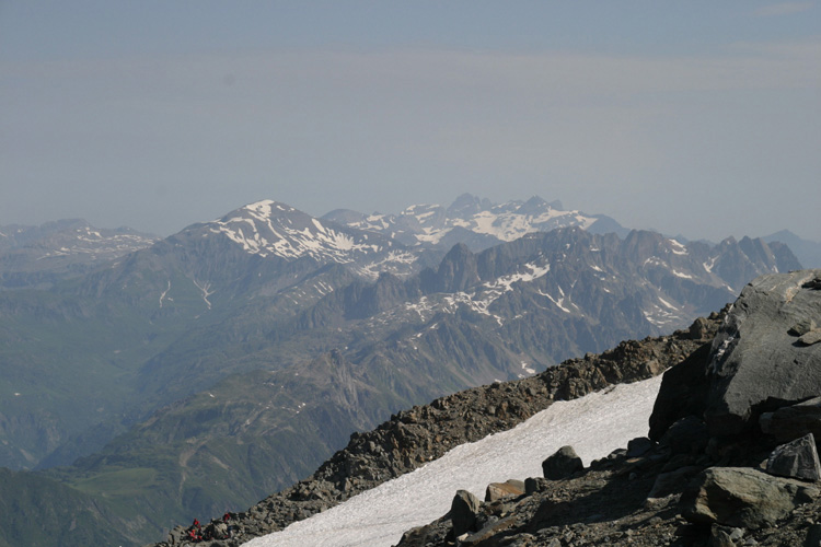 Au-del de Chamonix : le Buet et, au fond, le Ruan