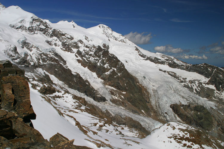 Les glaciers du Castor et du Lys coulant vers la valle