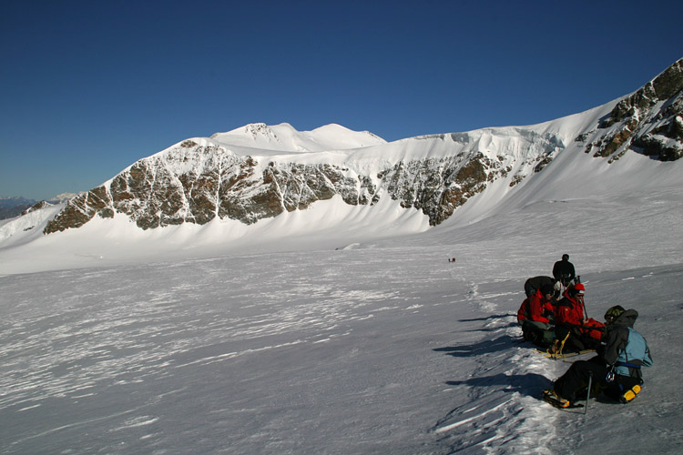 Courte pause avant de reprendre l'ascension