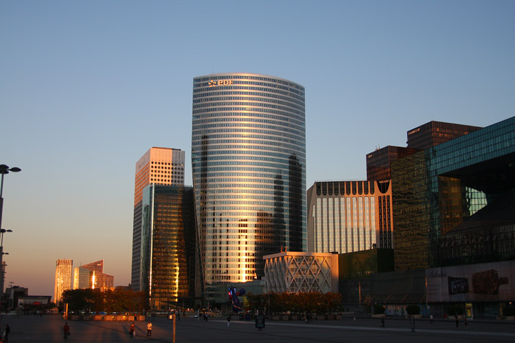 Nous vous devons plus que la lumire (Esplanade de la Dfense)