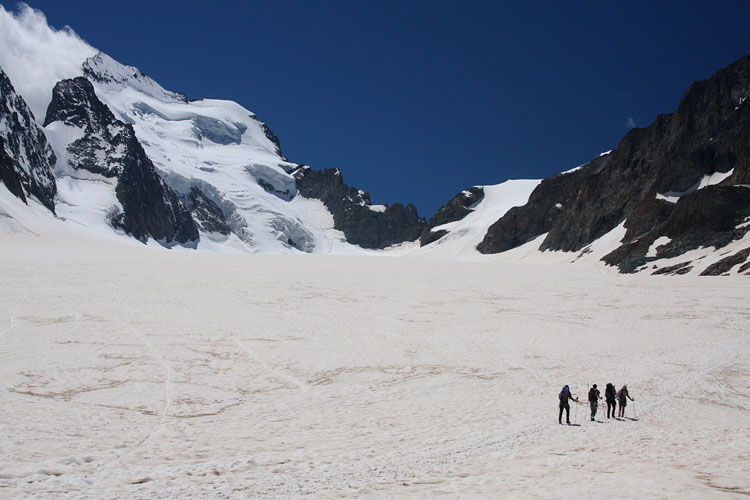 Progression dans l'immensit glaciaire