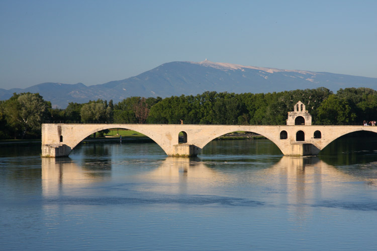 Avignon, son pont, son Mont