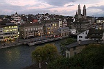 La Limmat coulant devant la Grossmnster (depuis le promontoire du Lindenhof)